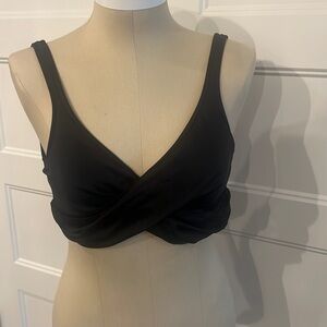 NWOT! Venus Bikini Top